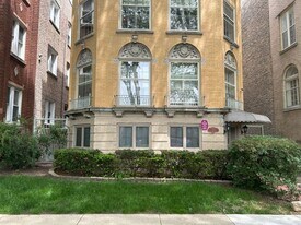 723 Dobson St, Unit 1 in Evanston, IL - Building Photo