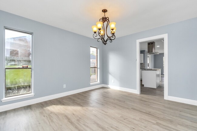 property at 3514 Summit Ln