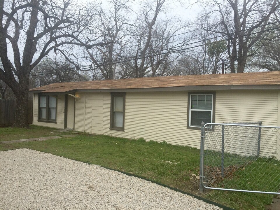 2937 Wilkinson Ave in Fort Worth, TX - Building Photo