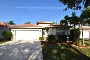 345 W Cypress Cove Cir in Davie, FL - Building Photo