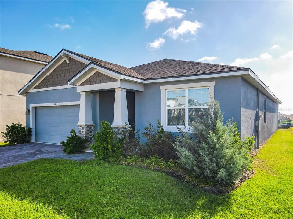 1043 Lakeshore Breeze Pl in Kissimmee, FL - Foto de edificio