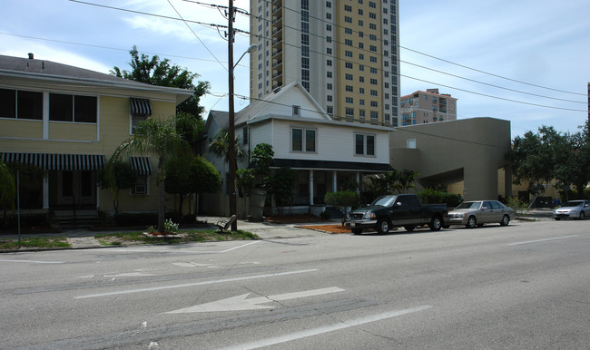 341 1st St NE in St. Petersburg, FL - Building Photo - Building Photo