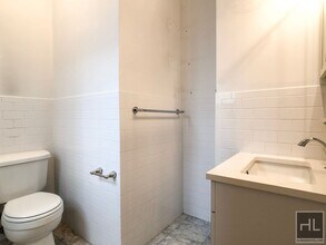 WEST 72 STREET in New York, NY - Building Photo - Building Photo