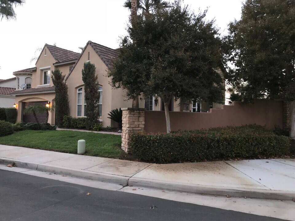 9074 Evonvale Dr in Corona, CA - Building Photo