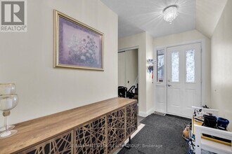 1552 Queensdale Ave in Ottawa, ON - Building Photo - Building Photo