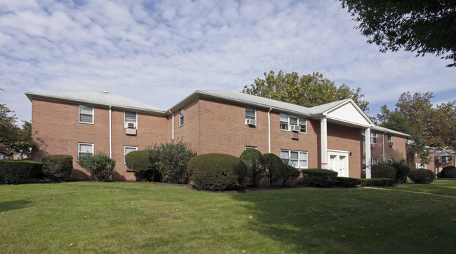 Stoney Brook Gardens in Plainfield, NJ - Building Photo - Building Photo