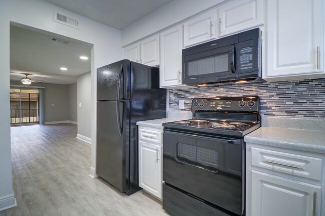 The Linx Apartments, LLC in Tampa, FL - Foto de edificio - Building Photo