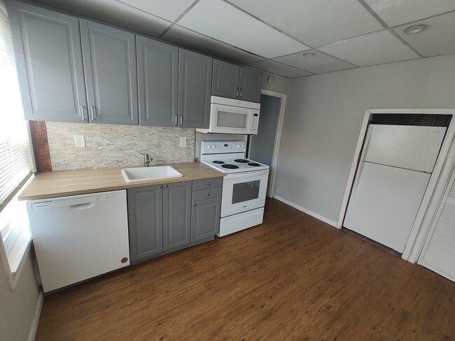 236 E Hector St, Unit Apt B