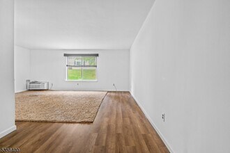 43 Bolton Ct in Franklin Township, NJ - Building Photo - Building Photo