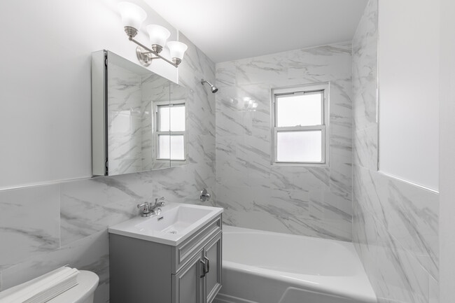 Crestwood Lake Apartments in Yonkers, NY - Foto de edificio - Interior Photo