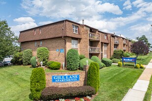 Gill Lane in Iselin, NJ - Building Photo