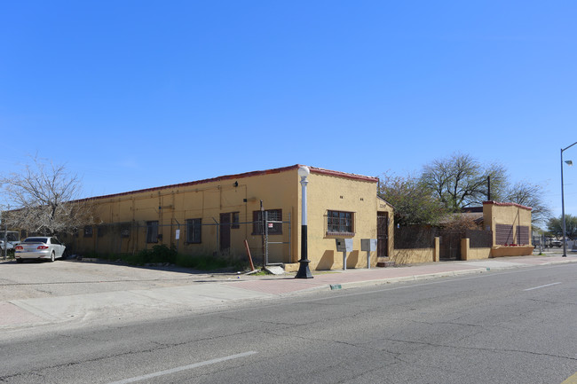 Bordon's Court in Tucson, AZ - Building Photo - Building Photo