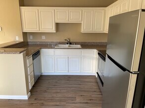 2915 N Texas St, Unit 1 BEDROOM 1 Bath Apartmen in Fairfield, CA - Foto de edificio - Building Photo
