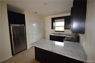 1215 Upas Dr, Unit 2 in Edinburg, TX - Building Photo - Building Photo