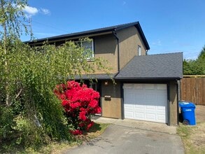 5524 Lost Lake Rd in Nanaimo, BC - Building Photo - Building Photo