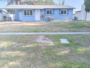 9098 Southern Comfort Dr in Largo, FL - Building Photo - Building Photo