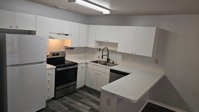 2609 Hollow Ln in Leesburg, FL - Building Photo - Building Photo