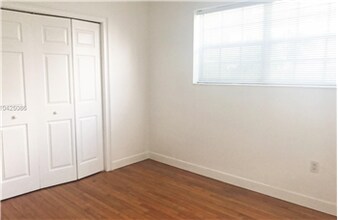 1561 West Ave-Unit -1 in Miami Beach, FL - Foto de edificio - Building Photo