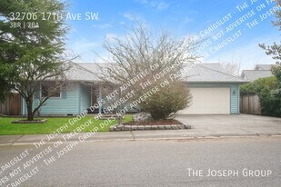 32706 17th Ave SW in Federal Way, WA - Building Photo