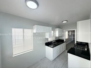 811 E 9th St in Long Beach, CA - Building Photo - Building Photo