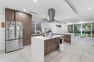 3048 SW 18th St in Miami, FL - Building Photo - Building Photo