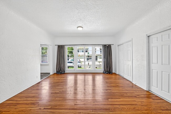 1503 S Shenandoah St, Unit 103 in Los Angeles, CA - Building Photo - Building Photo
