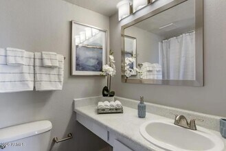 17031 N 11th Ave, Unit B2 in Phoenix, AZ - Foto de edificio - Building Photo