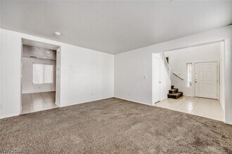 2562 Begonia Valley Ave in Henderson, NV - Building Photo - Building Photo