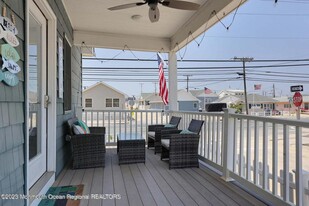 39 E Penguin Way in Lavallette, NJ - Foto de edificio - Building Photo