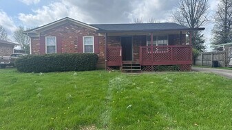 1814 Oakwood Dr in Shelbyville, KY - Building Photo