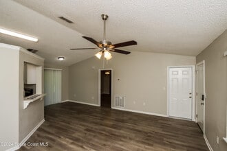 410 La Coco St SW in Palm Bay, FL - Foto de edificio - Building Photo