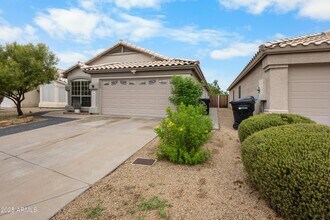 3404 E Lavey Ln in Phoenix, AZ - Foto de edificio - Building Photo