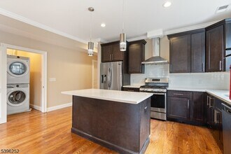 57 Elm St in Montclair, NJ - Foto de edificio - Building Photo