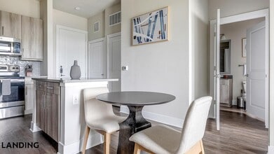 1900 Airport Commerce Dr, Unit 2208 in Austin, TX - Foto de edificio - Building Photo