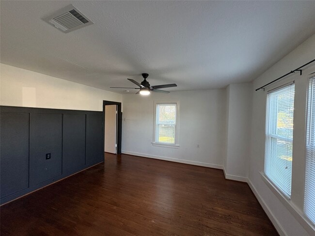 306 N Elm St in Tomball, TX - Building Photo - Building Photo