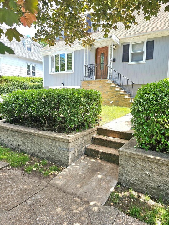 426 River Ave in Pelham, NY - Building Photo