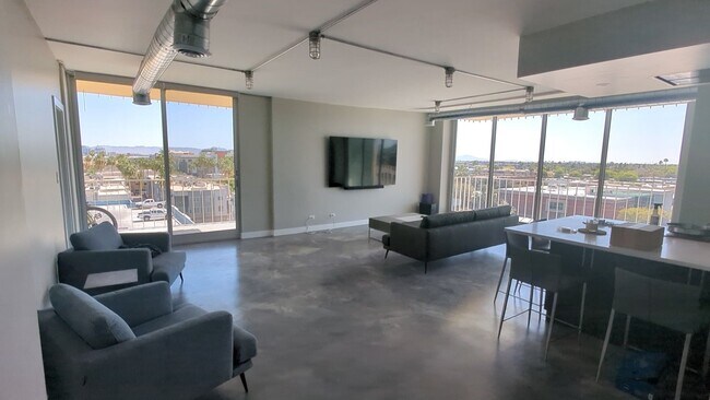 property at 207 W Clarendon Ave
