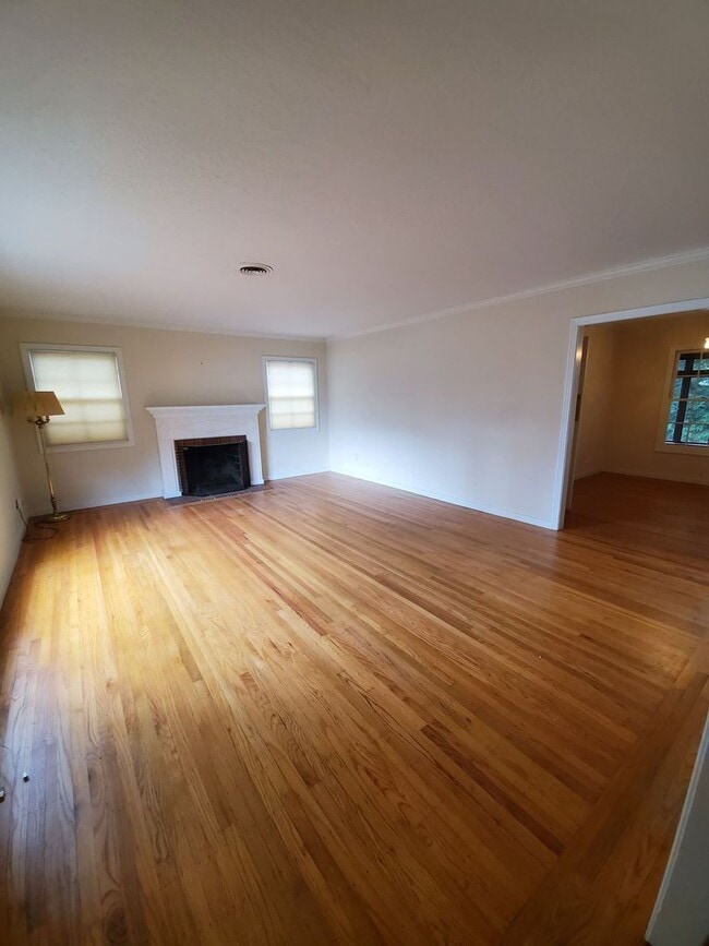 1241 Perkins Way in Sacramento, CA - Building Photo - Building Photo