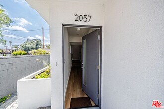 2057 S Garth Ave in Los Angeles, CA - Building Photo - Building Photo