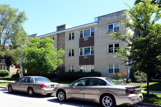 Renaissance Condos in Oak Park, IL - Building Photo - Building Photo