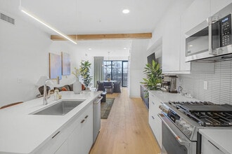 346 Peters St SW in Atlanta, GA - Building Photo - Building Photo