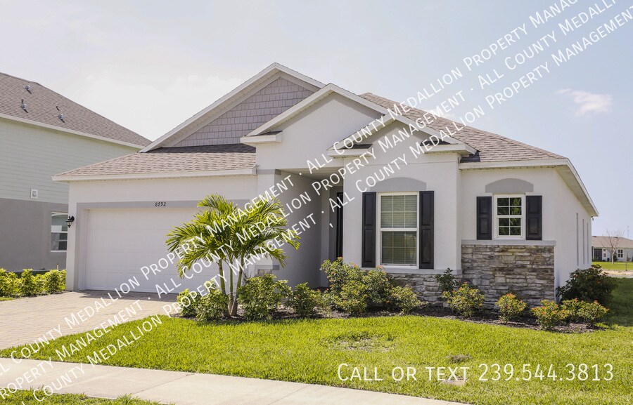 8792 Cascade Price Cir in North Fort Myers, FL - Building Photo