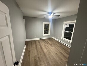 89 Birch St in Manchester, CT - Building Photo - Building Photo