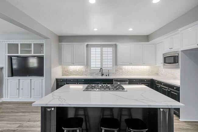 26850 Peppertree Dr in Stevenson Ranch, CA - Building Photo - Building Photo