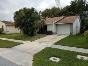 5489 Thurston Ave in Greenacres, FL - Building Photo - Building Photo