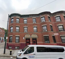 880 Huntington Ave in Boston, MA - Building Photo