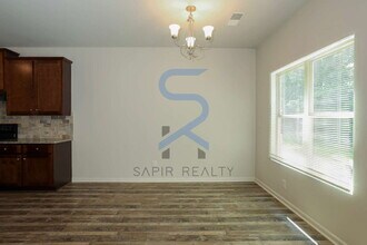 1545 Iris Walk in Jonesboro, GA - Foto de edificio - Building Photo