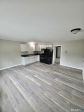 9 Peggy Ln in East Lyme, CT - Building Photo - Building Photo