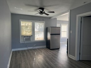 1003 E Sabine St in Victoria, TX - Building Photo - Building Photo