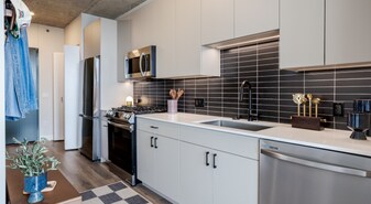 1125 W Carroll Ave in Chicago, IL - Building Photo